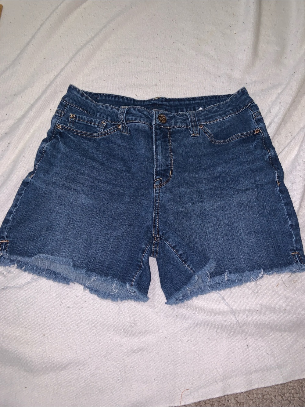 7 For All Mankind Classic Medium Blue Frayed Denim Shorts size 8